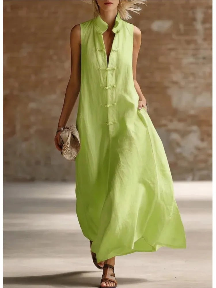 Loose sleeveless maxi dress with side pockets front view