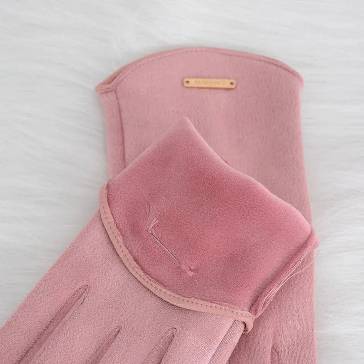 Plush lined glove cuff with contrast piping detail